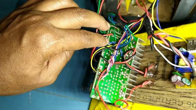 How to make DJ light | Bass responsive DJ light | music reactive light | Free Circuit Lab смотреть онлайн