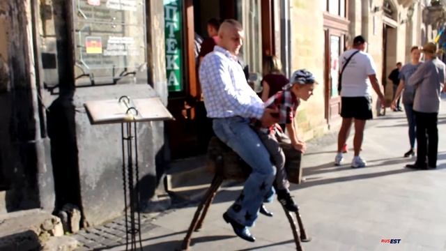 Приключения во Львове. Наглые голуби. Графский пруд в парке. Железный человек. Городские фонтаны.