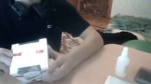 Как незаметно достать рафаеллку из коробки.