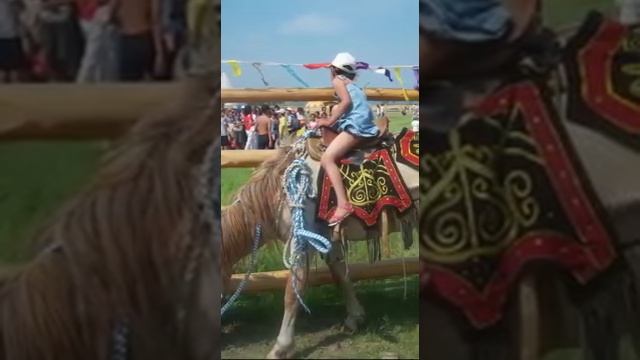 Үрүҥ Тунах ыһыаҕынан, Сахам сирин маанылаах дьоно! смотреть онлайн