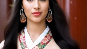 девушки модели в роскошных китайских платьях