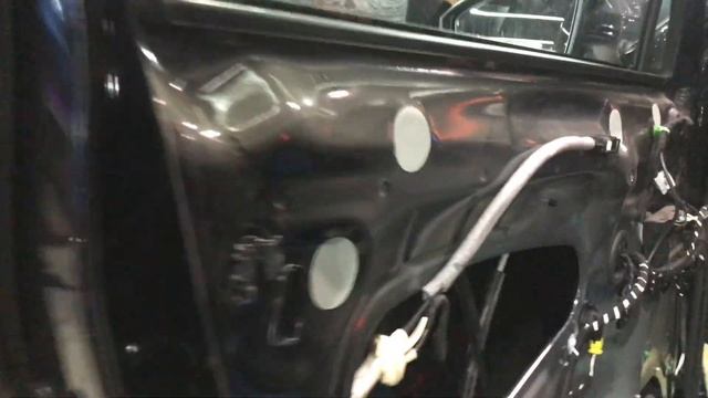 Как правильно сделать звукоизоляцию в салоне автомобиля, рассмотрим на примере Volkswagen Tiguan.
