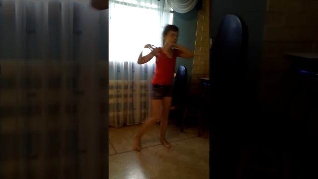 Импровизированный танец Е,Бой😍 смотреть онлайн