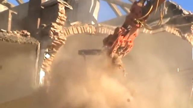 демонтаж здания грейфером Robi CG20R смотреть онлайн