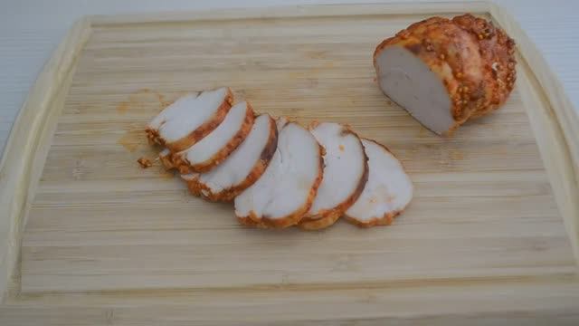 Всего две грудки и прекрасная Пастрома из курицы у вас на столе! Отличная замена колбасе!