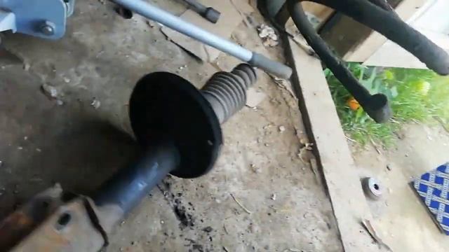 Замена передней стойки (Рено логан, Рено сандеро, Лада ларгус,) смотреть онлайн