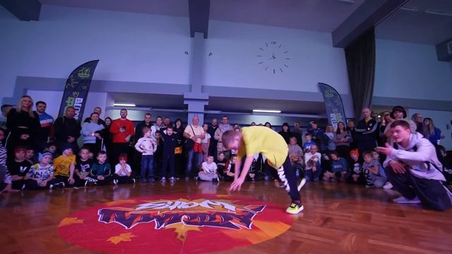 ГРИША vs МОТОР | TOP 8 | НАЧИНАЮЩИЕ С СЕНТЯБРЯ 2022 | AUTUMN WARS смотреть онлайн