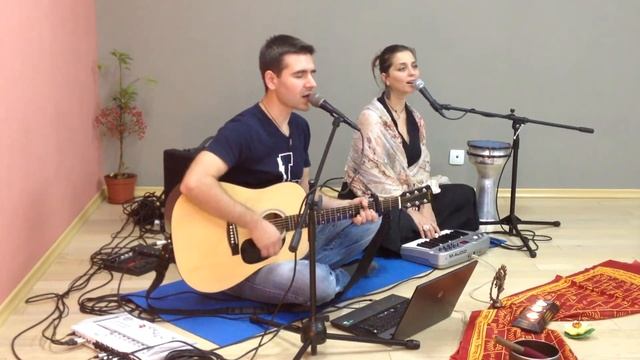 Julian&Nina kirtan group - OM TARE TU TARE смотреть онлайн