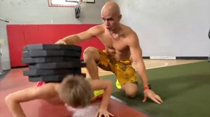 11 Летний Школьник Стал Самой Сильний Ребенок в Мире!