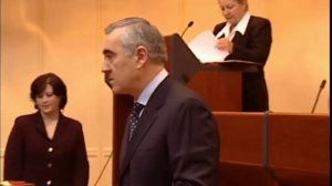 Ингушетия.Президент РИ-Мурат Зязиков вручил  орден (посмертно) супруге Куриева Тимура- Фатиме