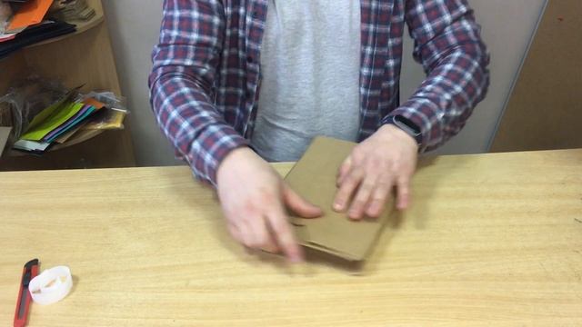 Универсальная упаковка из гофрокартона для заказов интернет-магазинов.