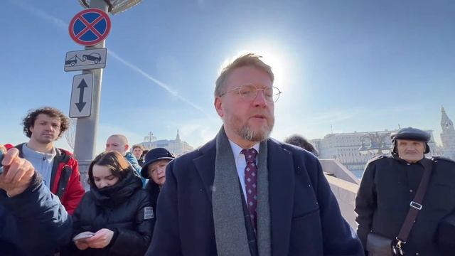 Партия «Яблоко» возложила цветы на месте убийства Бориса Немцова смотреть онлайн