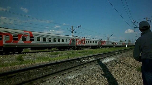 Электровоз ЭП2К-207 с поездом №589У Екатеринбург — Адлер смотреть онлайн