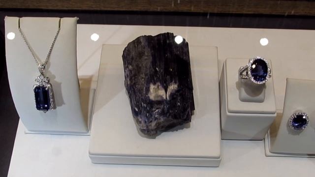 TANZANITE GEMSTONES ARE ONLY FOUND IN TANZANIA - THEY ARE 1000 TIMES RARER THAN DIAMOND смотреть онлайн