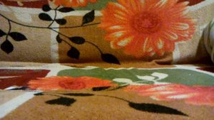 Открываем леденцы-хлопушки карамель на палочке миньоны.