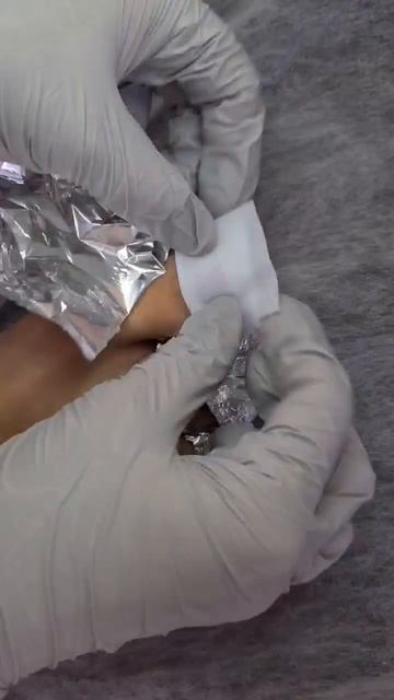 Как снять пленки и не повредить ногти #пленкидляпедикюра #shorts #пленкидляногтей #снятиепленок смотреть онлайн