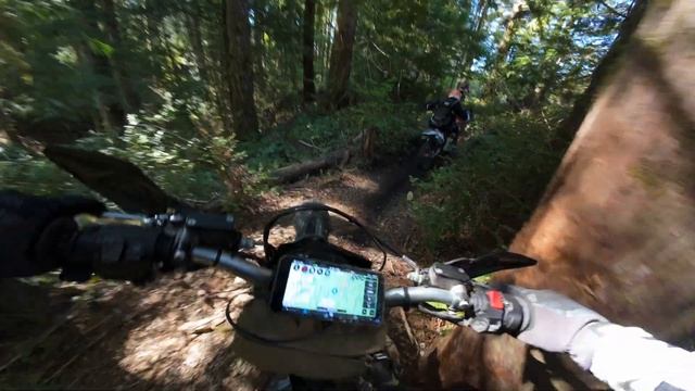 Surron gets better range than a gas bike… смотреть онлайн