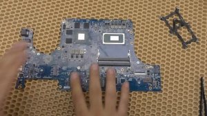 ВРЕД от чистки и профилактики игровых ноутбуков. Часть1 MSI Sword 17 A11UC 811XRU