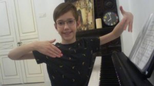 Мелодия из песни "Город над вольной Невой ".