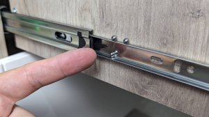 Опытный Мебельщик поделился хитростью! Ремонт мебельной направляющей своими руками