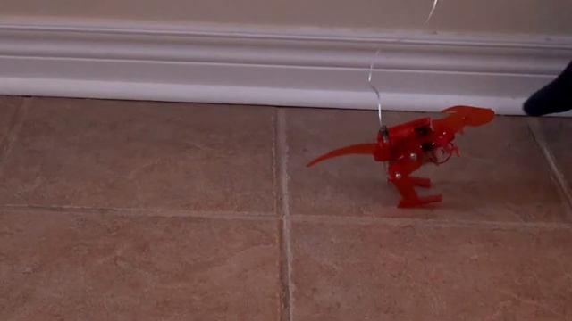 Battle of The Robots: RAPTOR EZ, YCOO & ZOOMER DINO - Racing, Dancing & Mini-Battle Part I смотреть онлайн