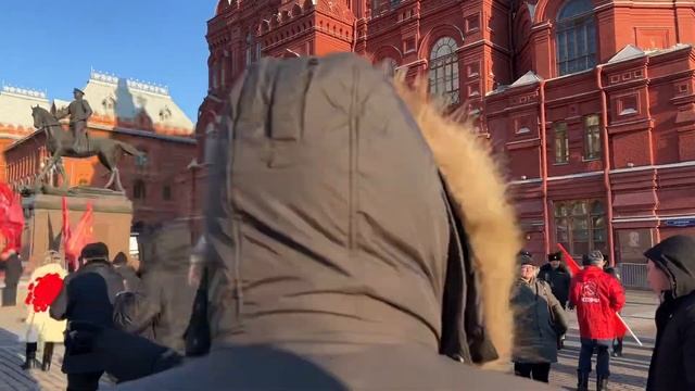 23 ФЕВРАЛЯ I КПРФ возлагает цветы к Могиле Неизвестного Солдата смотреть онлайн