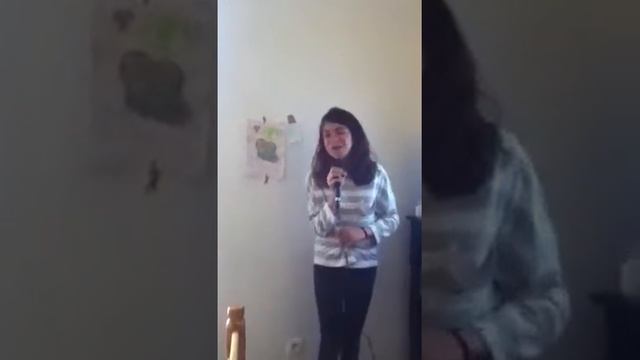 Victoria qui chante une musique de camp rock partie 1 смотреть онлайн