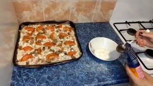 Мясная пицца на дрожжевом тесте с маринованными грибами