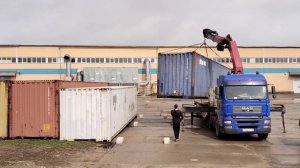 Разгрузка манипулятором морского контейнера