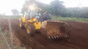 trabalhando com pá carregadeira jcb 422zx