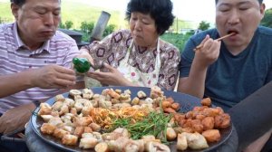 [봉이막창] 초벌된 ⛺캠핑용 막창을 숯불에 한 번 더 구워 소주 한 잔! (Grilled Spicy Pork entrails) 요리&먹방!! - Mukbang eating sho