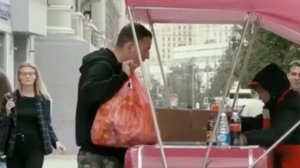 Помогаю бабушкам: скупил всё