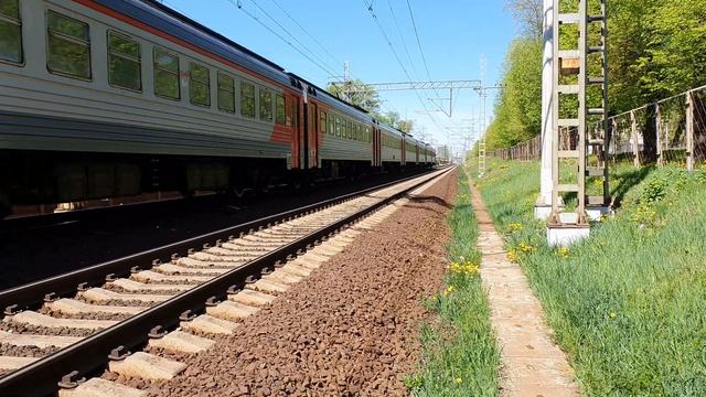 ЭТ2М-086 на разгон и поезд Золотой Орёл возле Николаевки