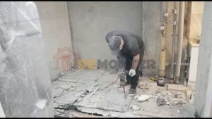 Ударный демонтаж (дробление) поддона под сантехкабиной