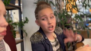 Лера Кузнецова и Ксения Толстая в короткометражном фильме 'Дракон и муравей', режиссер Юлия Марина