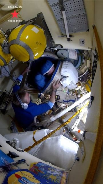 Надеваем #скафандр #выходвкосмос #мкс #iss #space #космос смотреть онлайн