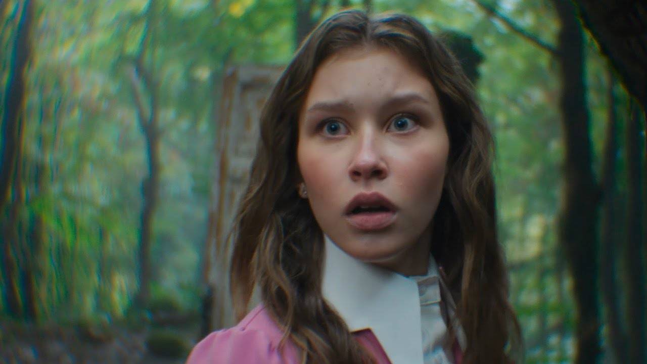 Алиса в Стране Чудес (2025)