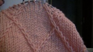 шапка ромбами с вытянутыми петлями