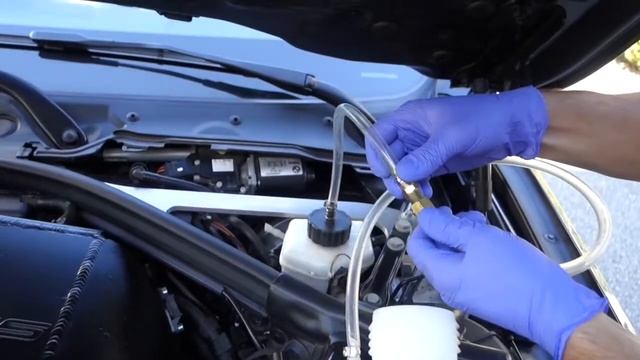 BMW M3 (F80) Brake Fluid Change смотреть онлайн