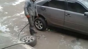 Идиот на шиномонтаже