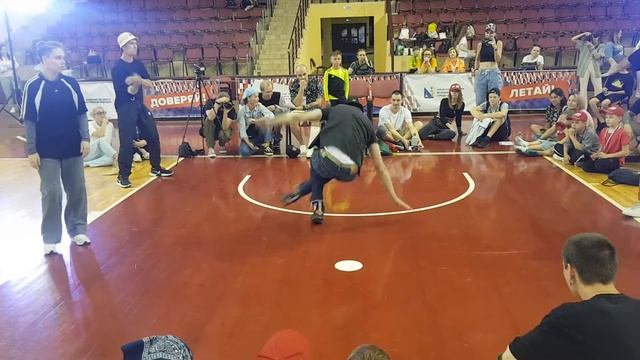 Break Dance. Открытый турнир по Брейкенгу на призы СФТС. статус Профи. Баттл смотреть онлайн