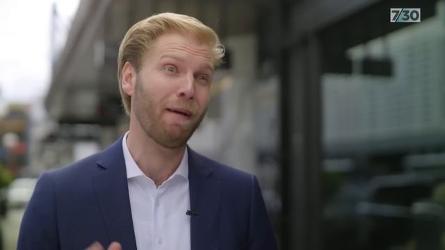 Satire: The real estate agent for politicians | 7.30 смотреть онлайн