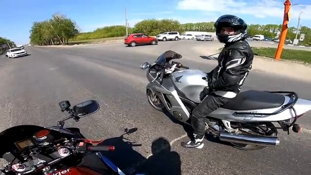 Прохват по трассе на спортбайке 200км/ч Honda CBR929RR|Бэкстейдж со стрима смотреть онлайн