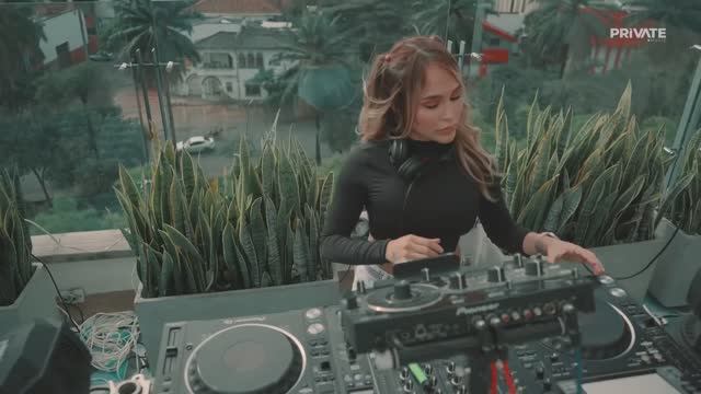 Camila Gutierrez Dj - My Music (Guaracha Live Set) смотреть онлайн
