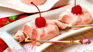 Десерт из сметаны с фруктовым желе
