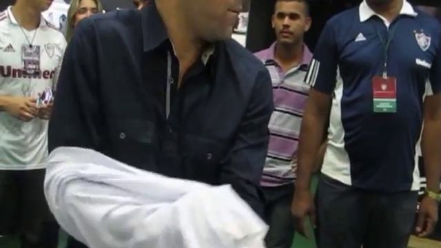 Parceria Futebol Pela Paz - Deco e Maramgoní смотреть онлайн