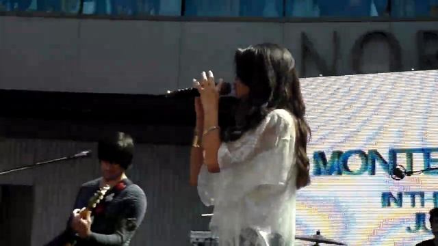 Monte Carlo Tour - Santa Monica, CA - Selena Gomez - A Year Without Rain смотреть онлайн