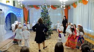 «В просторном светлом зале».ХОРОВОД на утреннике