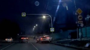 Водитель кроссовера не успел затормозить и врезался в столб