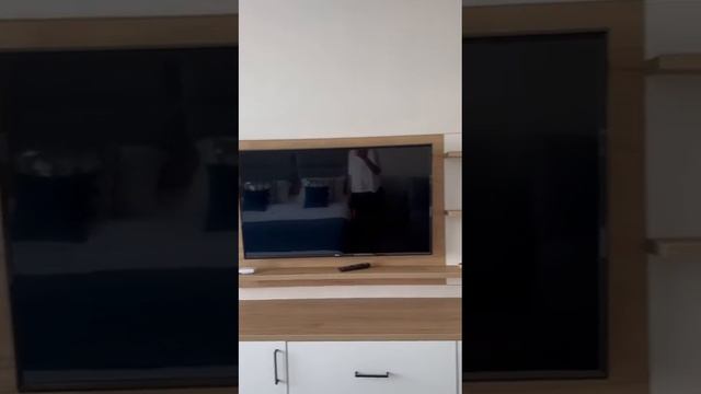 Индивидуально заказанная корпусная и мягкая мебель для современных апартаментов. Кровать Boxspring
